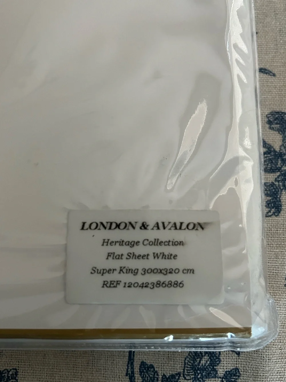 AVALON & LONDON White Flat Sheet - Premium Home Bedding Size King NWT